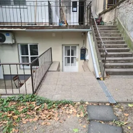 Kert Kapcsolatos Lakas Privat Parkoloval *