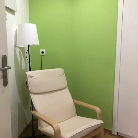 Kert Kapcsolatos Lakas Privat Parkoloval 公寓