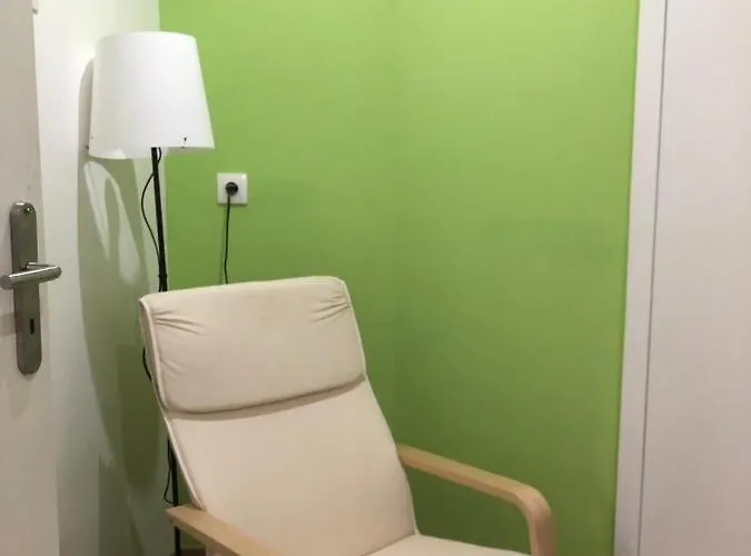 Kert Kapcsolatos Lakas Privat Parkoloval شقة