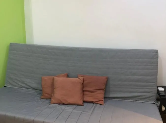 Kert Kapcsolatos Lakas Privat Parkoloval شقة