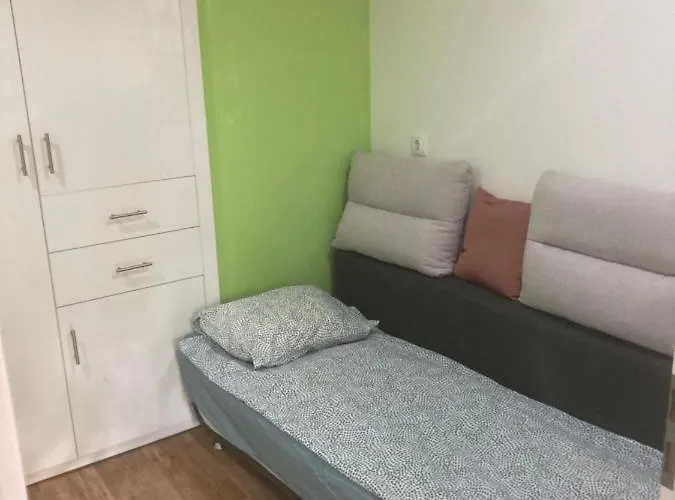 Kert Kapcsolatos Lakas Privat Parkoloval Apartament *