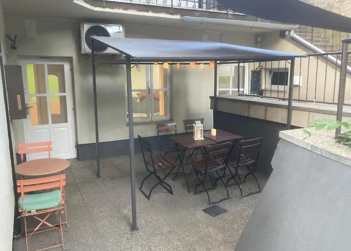 Apartament Kert Kapcsolatos Lakas Privat Parkoloval *
